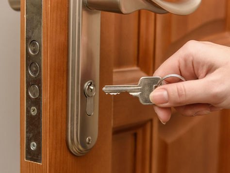 Wer installiert ein neues Türschloss und an wen sollte man sich wenden