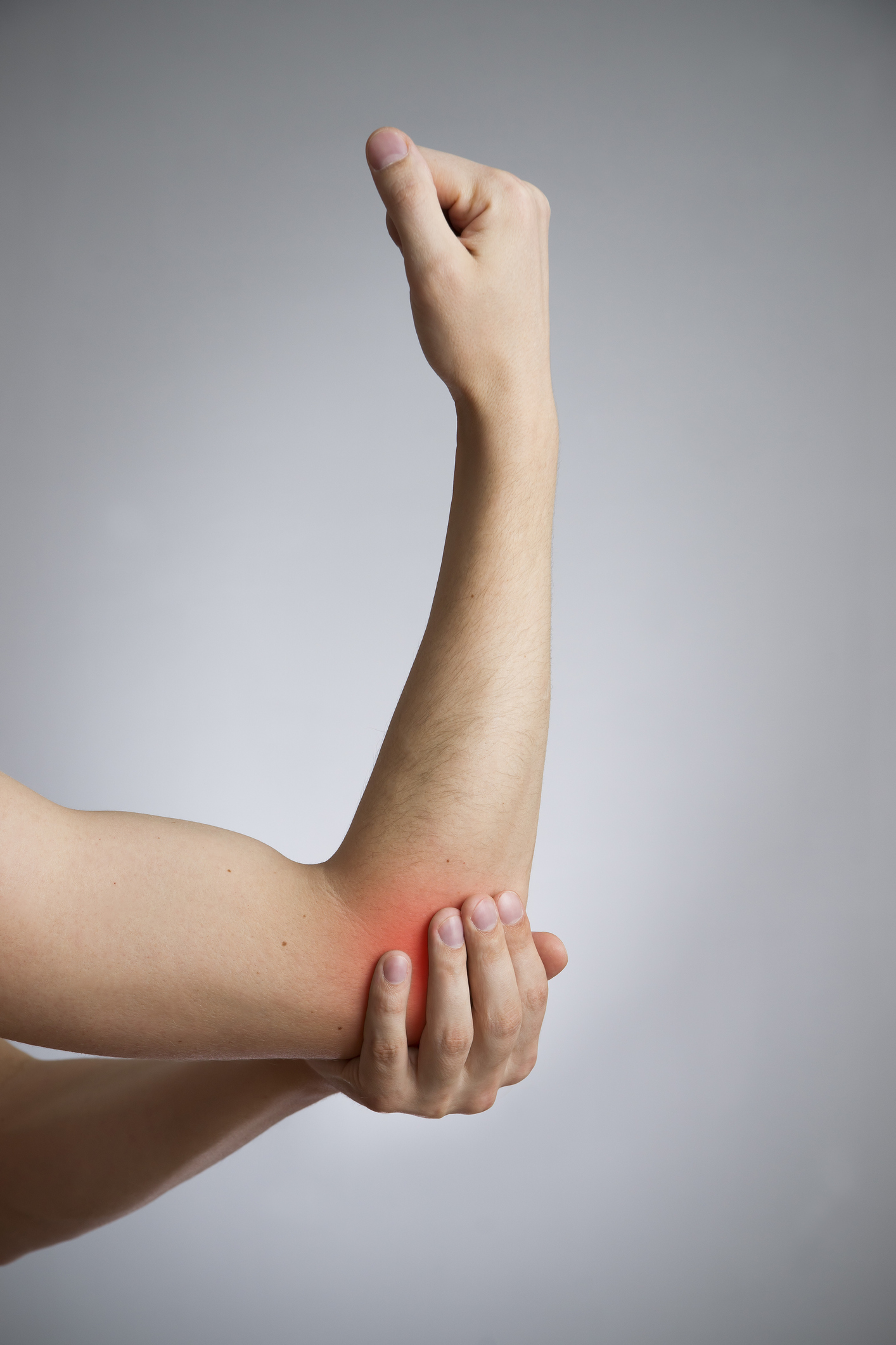 Картинка чувство локтя. Покажи видео локоть. Бинтовка локтя. Локоть гольфиста тейпирование. Согнутый локоть.