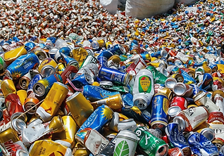 Materiais de alumínio separados para reciclagem na FORTON.