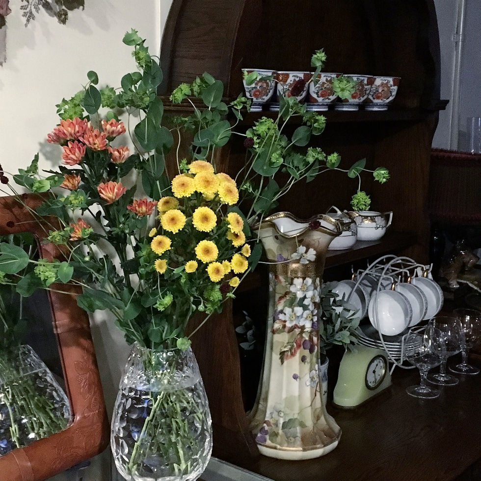 Thumbnail: オールドノリタケ、家具、道具、食器、など多数揃えております。