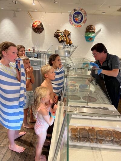 Ice Cream Shop at Great Wolf Lodge | The Peaceful Sleeper