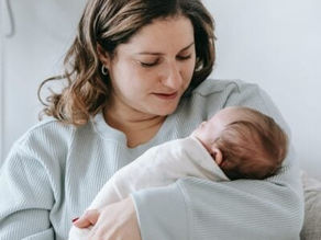 Should I Swaddle My Newborn For Naps?