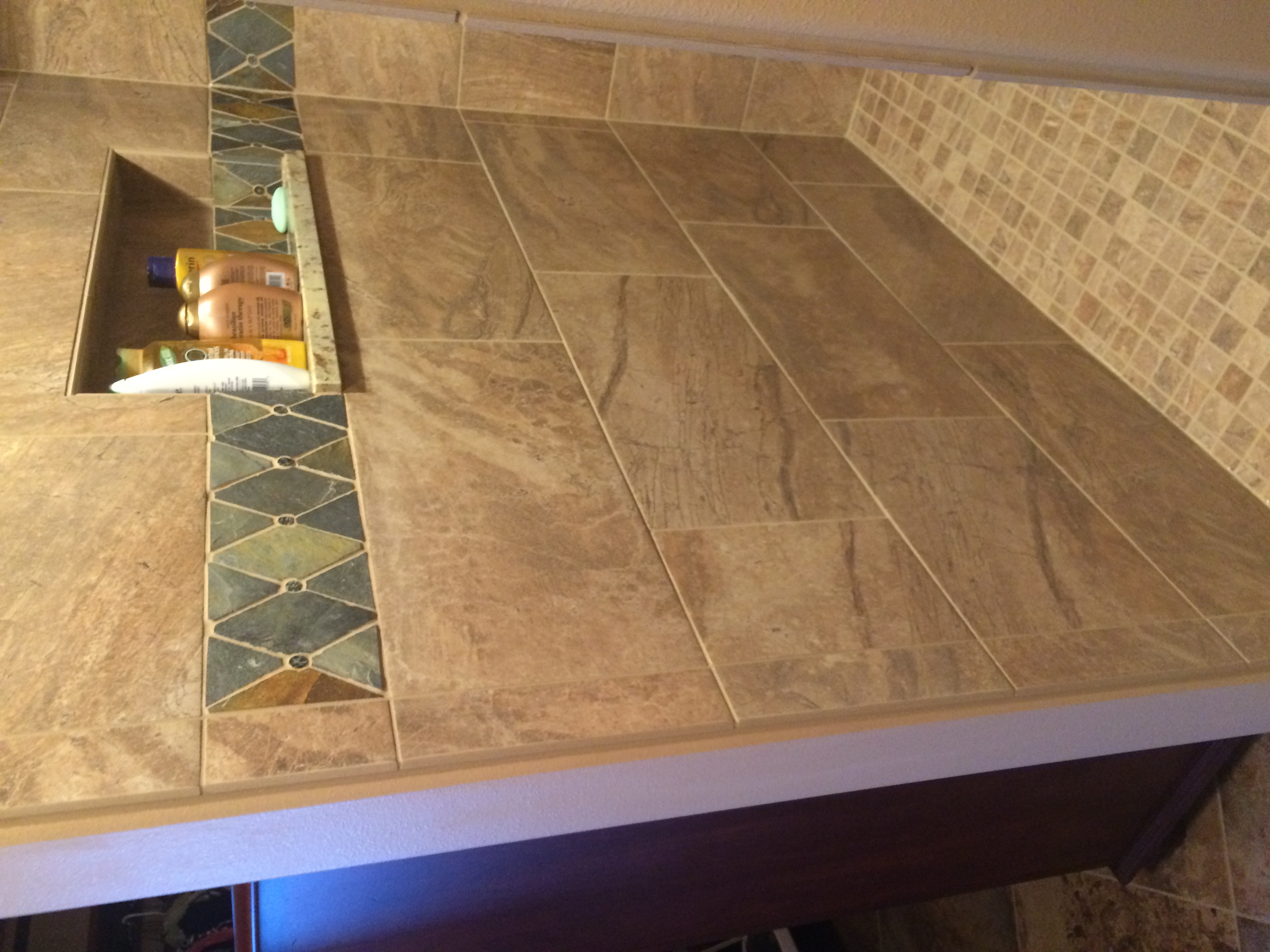 Shower niche