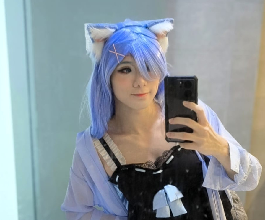 Rem Selfie Cosplay