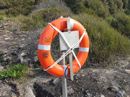 Man dies following boat capsize at Moruya North Head