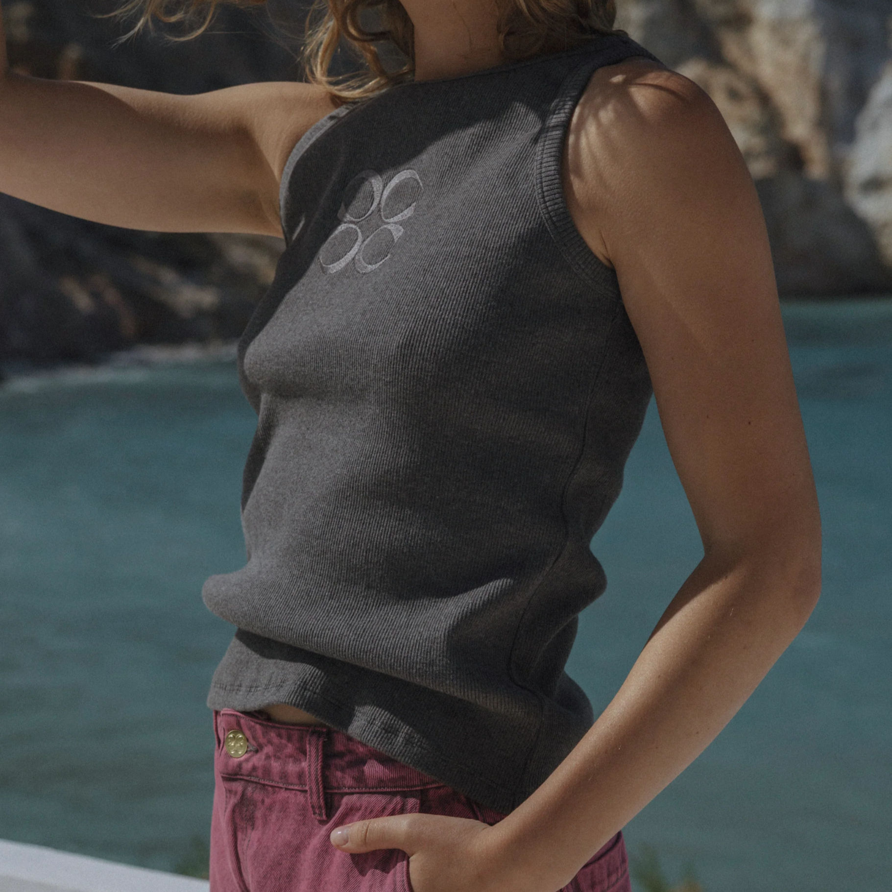 COUCOU Bali Tank Top dark grey with logo.