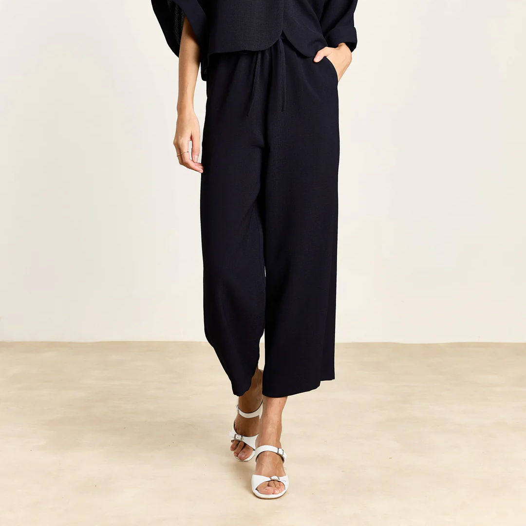 STUDIO CLIQUE Pommeline Relaxed Cropped Trousers navy.