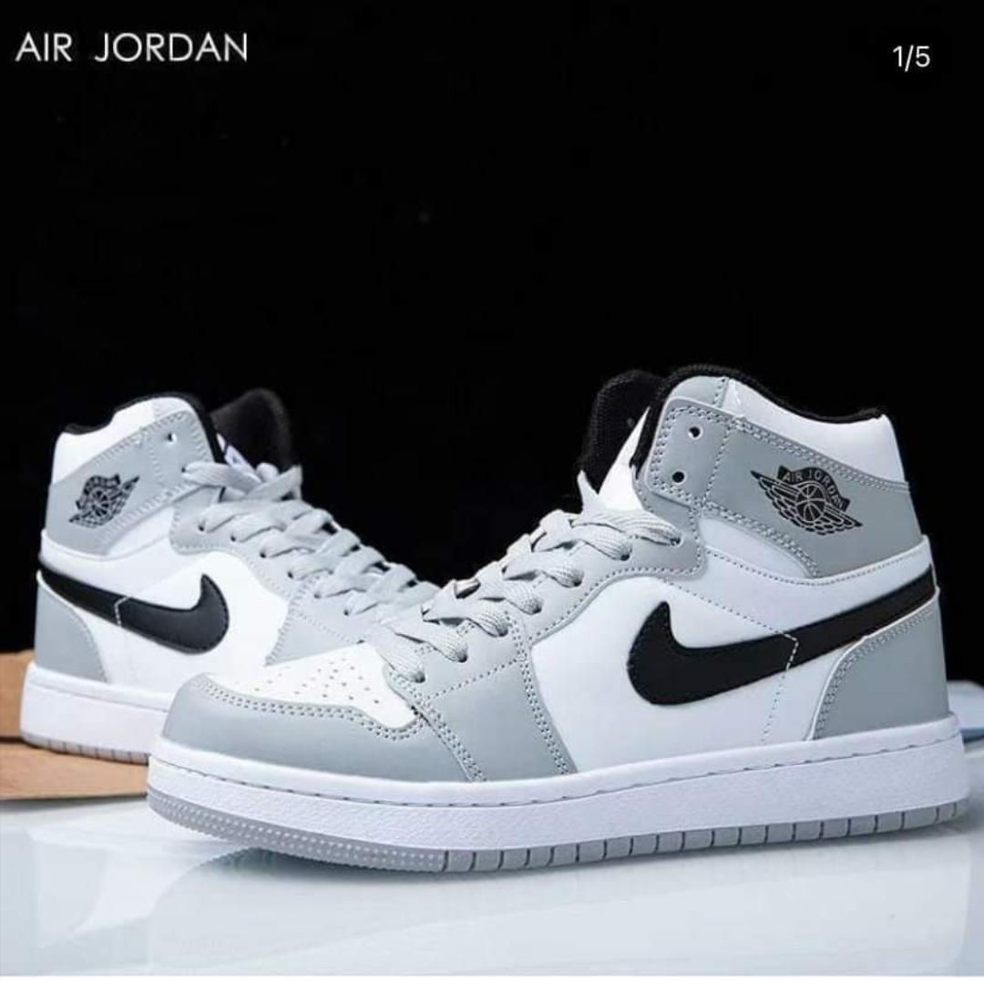 Jordan Air Jordan 1 Mid "Light Smoke Grey 2.0" sneakers