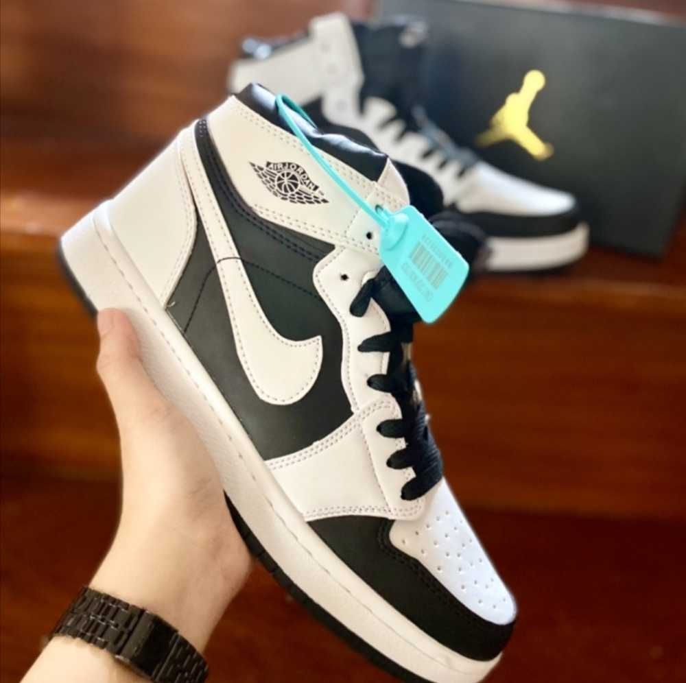 Air Jordan 1 Mid White Shadow
