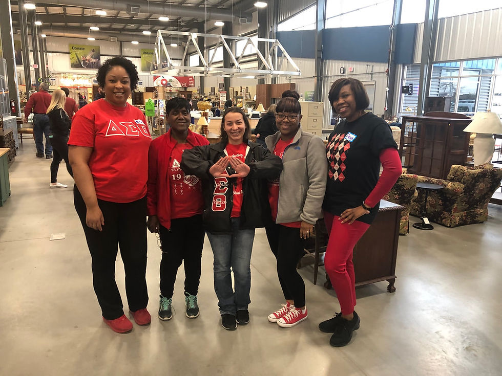 Fort Wayne Deltas volunteering together at Habitat for Humanity ReStore.