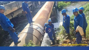 Vazamento de adutora no Imbuí afeta abastecimento de água em bairros de Salvador