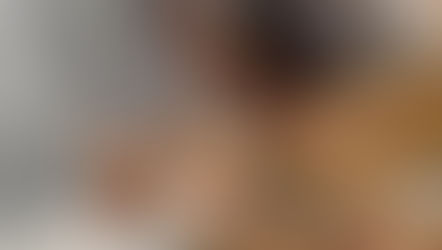 Calçada danificada na praça do Imbuí