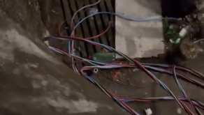 Fiação exposta na região da Estação Imbuí preocupa frequentadores