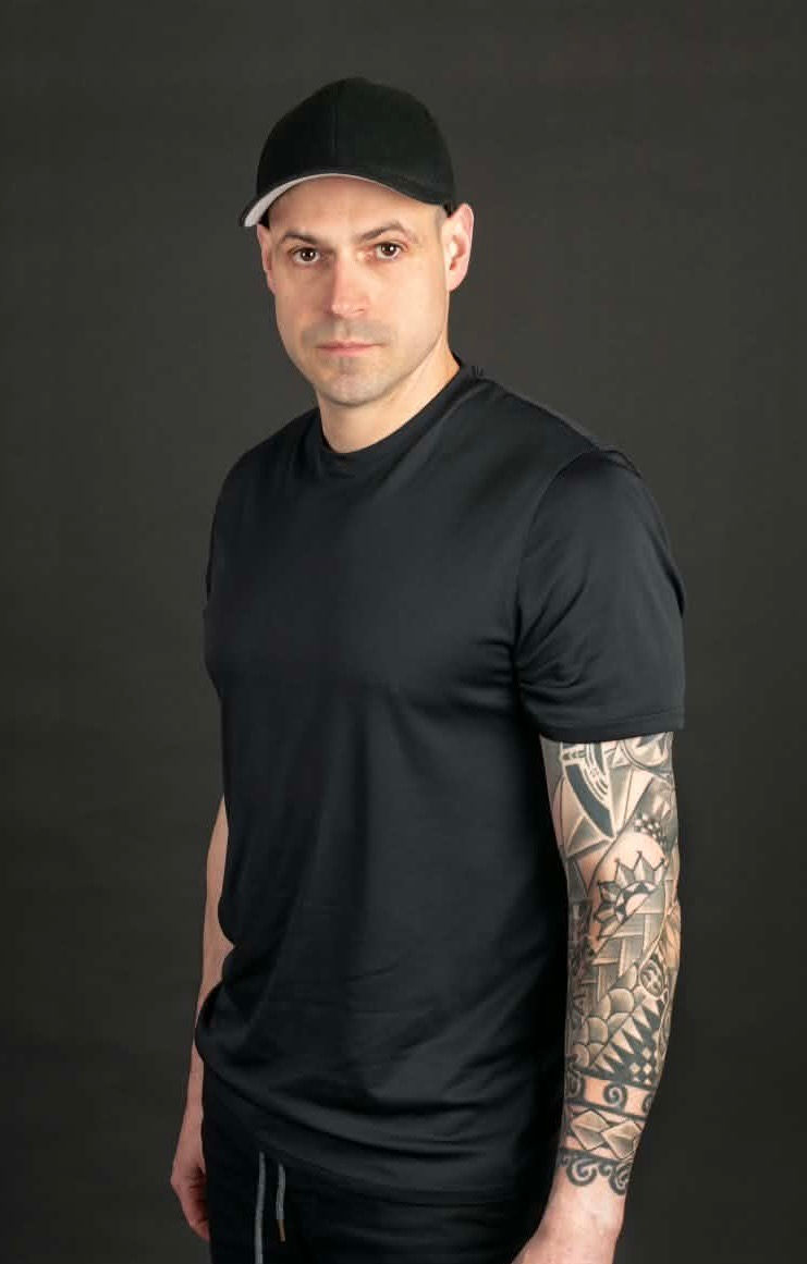 Certified trainer with sleeve tattoo in black fitness gear