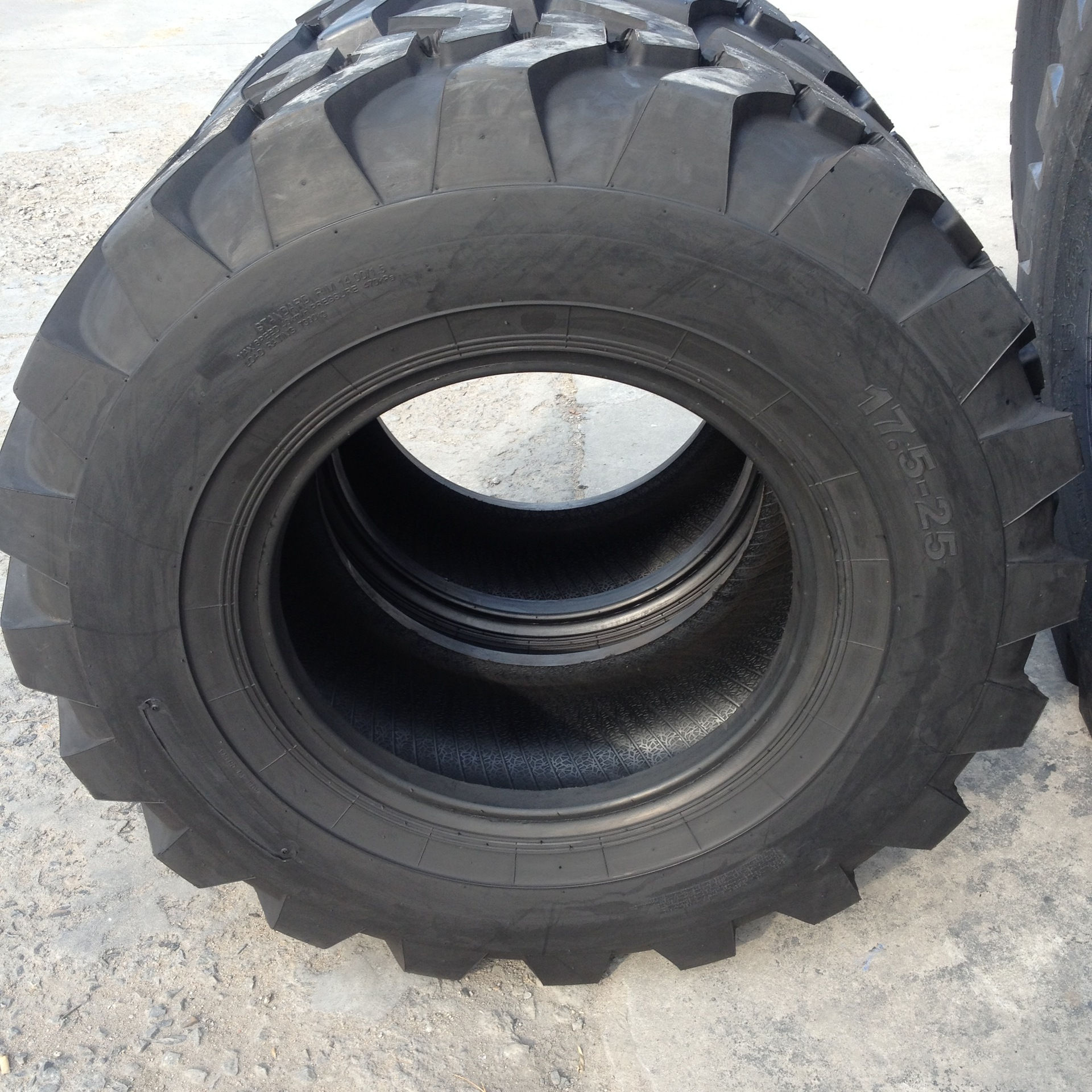 9.5R17.5 Truck Tires Wholesale | Heavy-Duty, Quality Guaranteed
