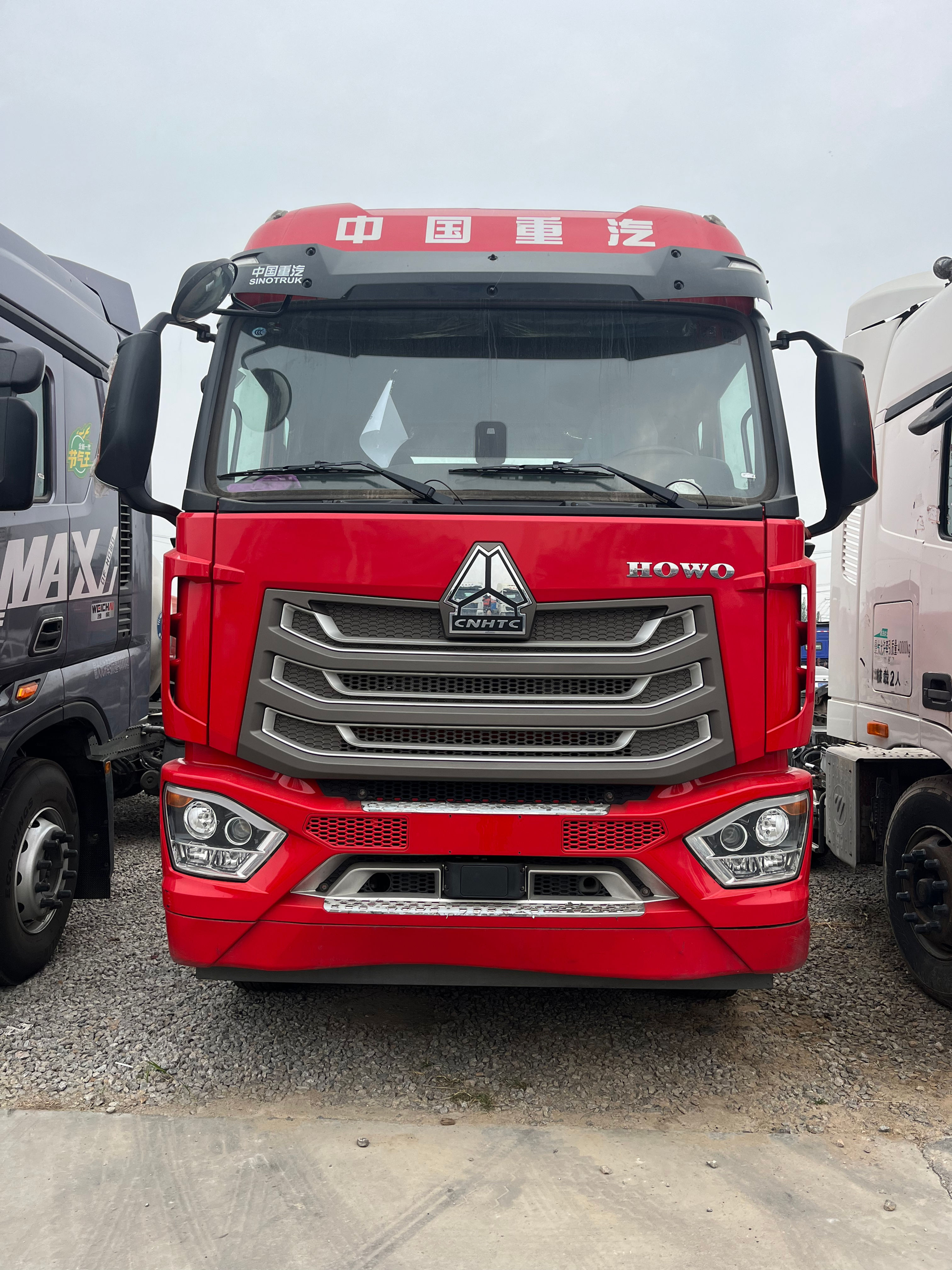 Brand New SINOTRUK 6x4 Tractor Truck 371HP Diesel Euro II LHD/RHD