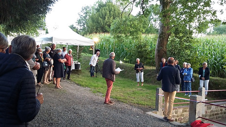le president s'apprete à présenter les travaux réalisés sur le site du lavoir