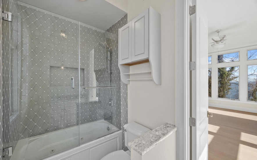 Modern luxury home on Dobbins Island in Maryland - Bathroom