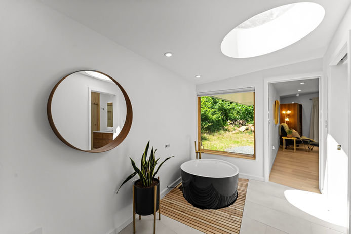 4791 Observatory Lane Bathroom with Soaking Tub