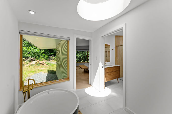 4791 Observatory Lane Soaking Tub