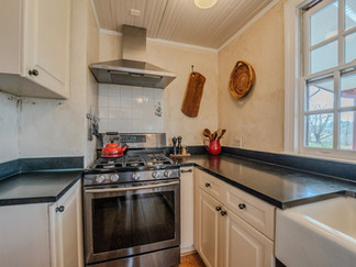 40145 Main Street in Waterford VA with Realtor Christy Hertel, HCSIR - Kitchen