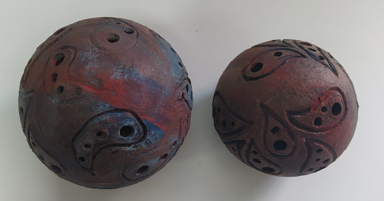 Par de enfeites em cerâmica