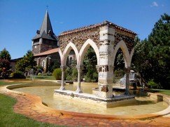 Ruines au centre ville de Pontenx-Les-Forges