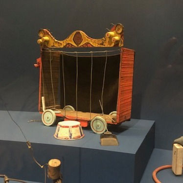 Toy lion cage