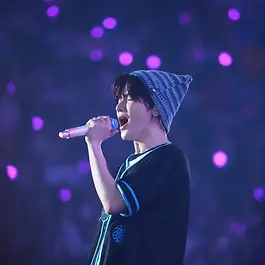 #Stars Wait, you still don’t  know ZEROBASEONE? 😮 Well, it’s time to introduce another super charming member—Zhang Hao! We’re about to drop some rare, fan-taken photos from the ZEROBASEONE concert held from September 20th to 22nd, 2024. These pics capture everything from his powerful stage charisma to his warm smile towards the fans. Trust us, you won’t find these moments just anywhere! Zhang Hao’s incredible stage presence and smooth vocals shined at this concert. Get ready to dive into these pics and experience his charm for yourself, right now! 🔥🔥🔥🔥🔥🔥🔥🔥🔥 If this post made you happy or if you’re loving the content, hit that ♥ (=Like) button down below! All the pics shared today were taken by ZB1’s Master nim and were shared with us through DUCKZIL. 🙌 #Stars