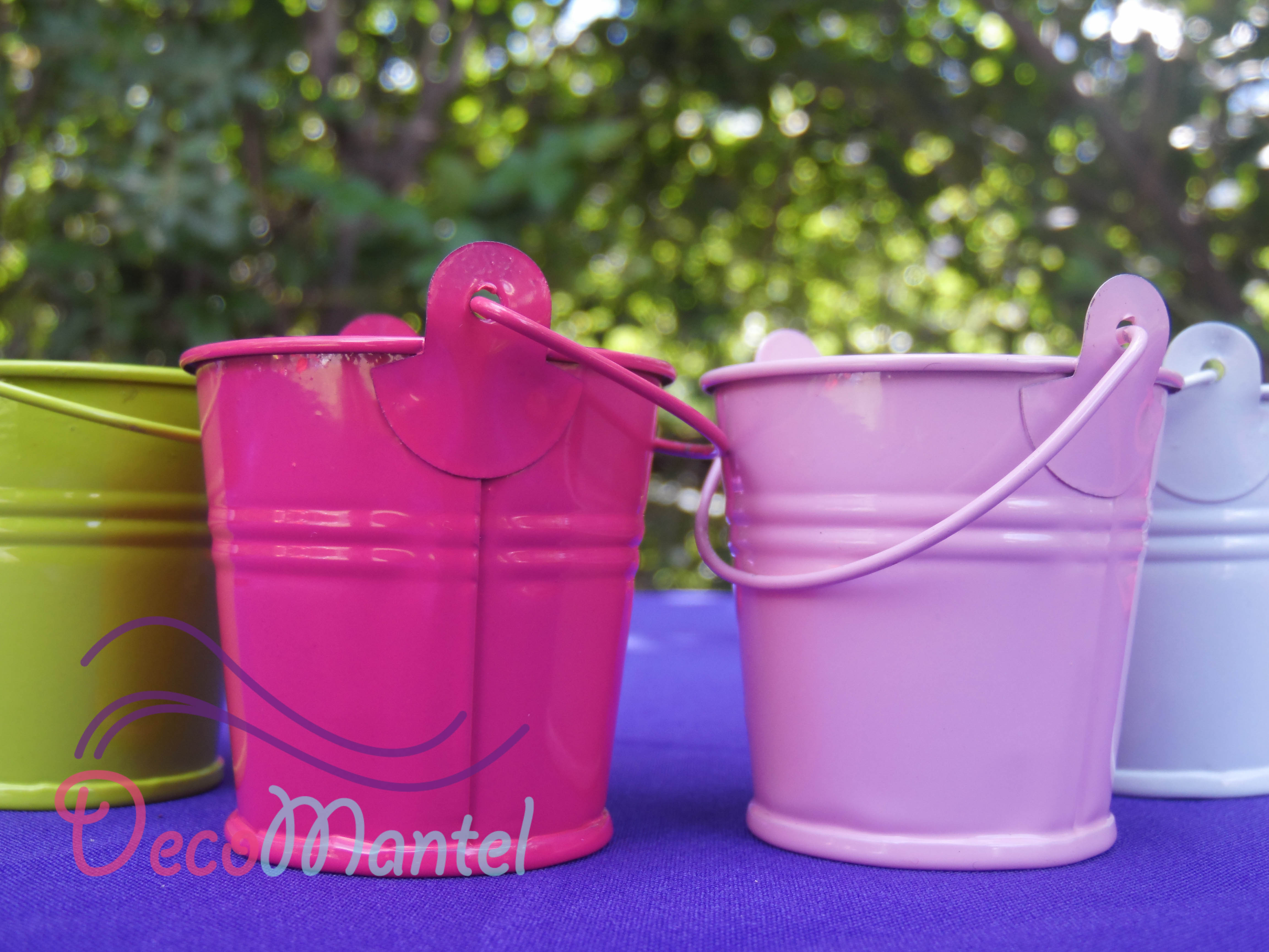 Baldes de colores pequeños