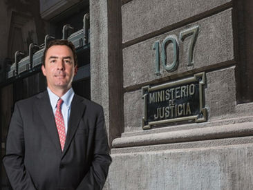 Familiares de DD.DD critican posible llegada de exabogado de Pinochet a gobierno de Kast: "Una ofensa"