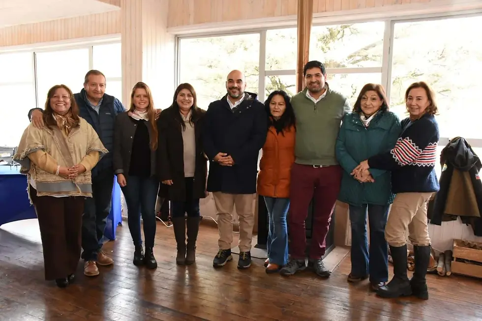 Con el objetivo de conocer directamente las necesidades del territorio, la Comisión de Turismo del Consejo Regional del Maule realizó una extensa sesión en el Parque Radal Siete Tazas, respondiendo a la invitación del alcalde de Molina, Felipe Méndez. La jornada se desarrolló en el Refugio Comunitario de Parque Inglés, instancia en la que los consejeros regionales pudieron interiorizarse en el plan de largo plazo que busca posicionar a la comuna como capital del turismo de la región.