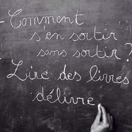 •LECTURE• Lire des livres délivre