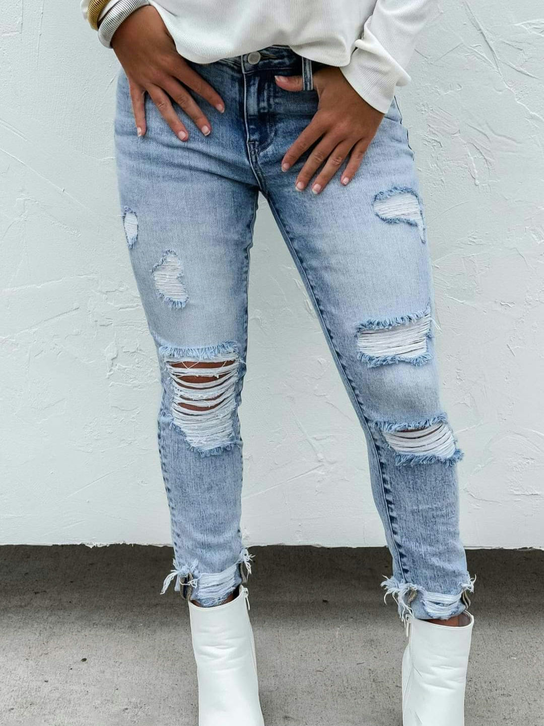 BILLIE DISTRESSED SKINNY JEANS