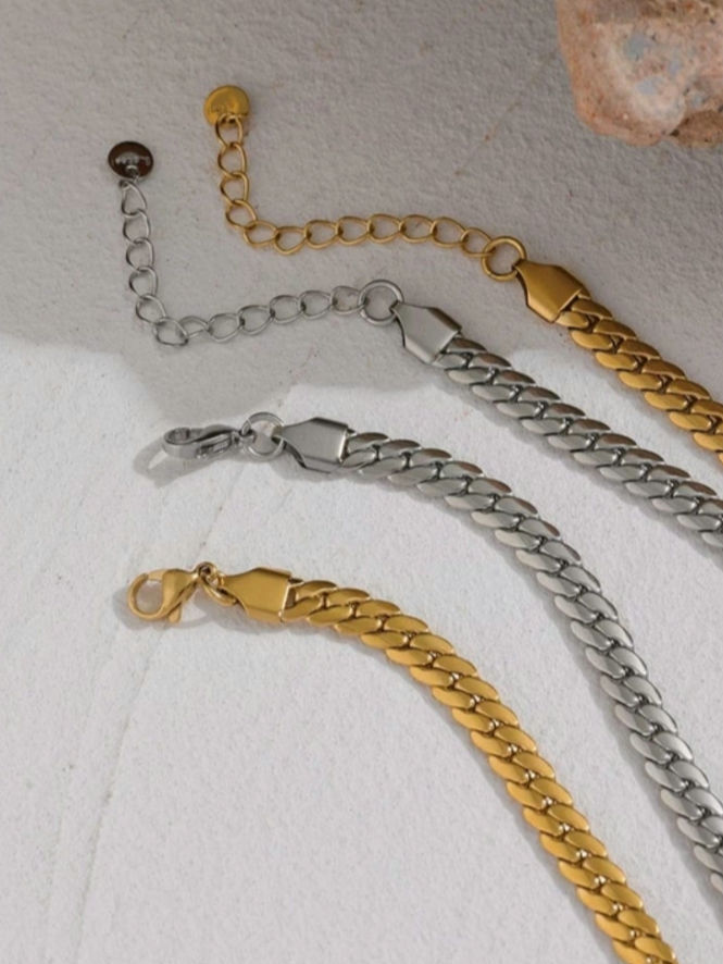 Thumbnail: Sweetheart Curb Chain Necklace
