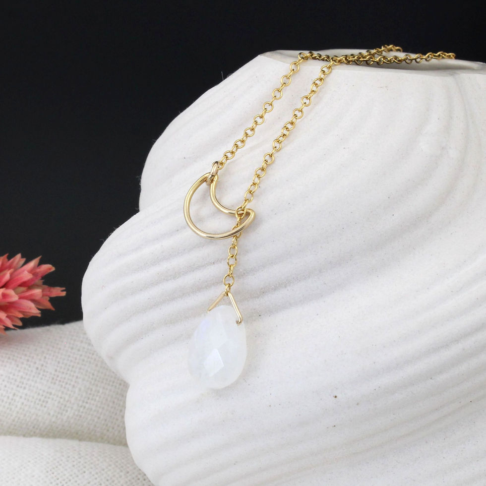 Miniature : Aérin | Collier céleste en Gold Filled 14K avec croissant et pierre de lune | Bijoux CS Atelier