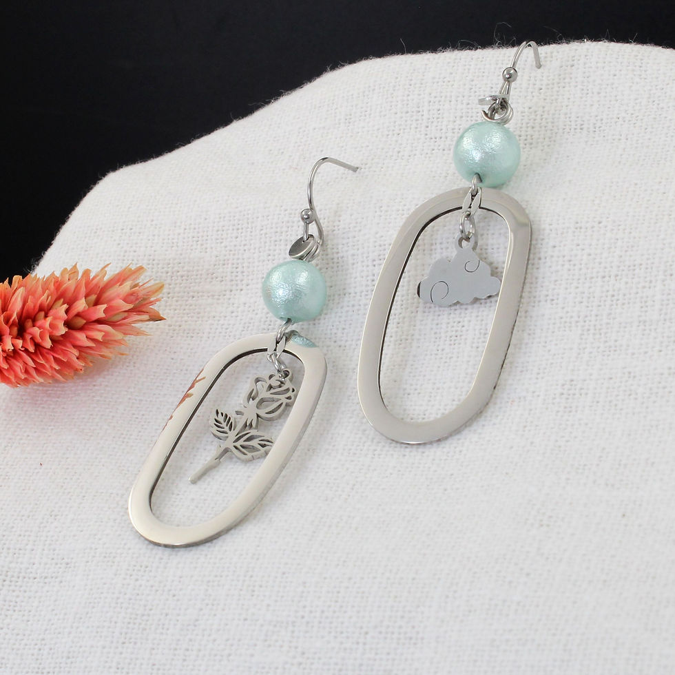 L'inaccessible | Boucles d'oreilles surréalistes asymétriques | Créatrice belge de bijoux | CS Atelier