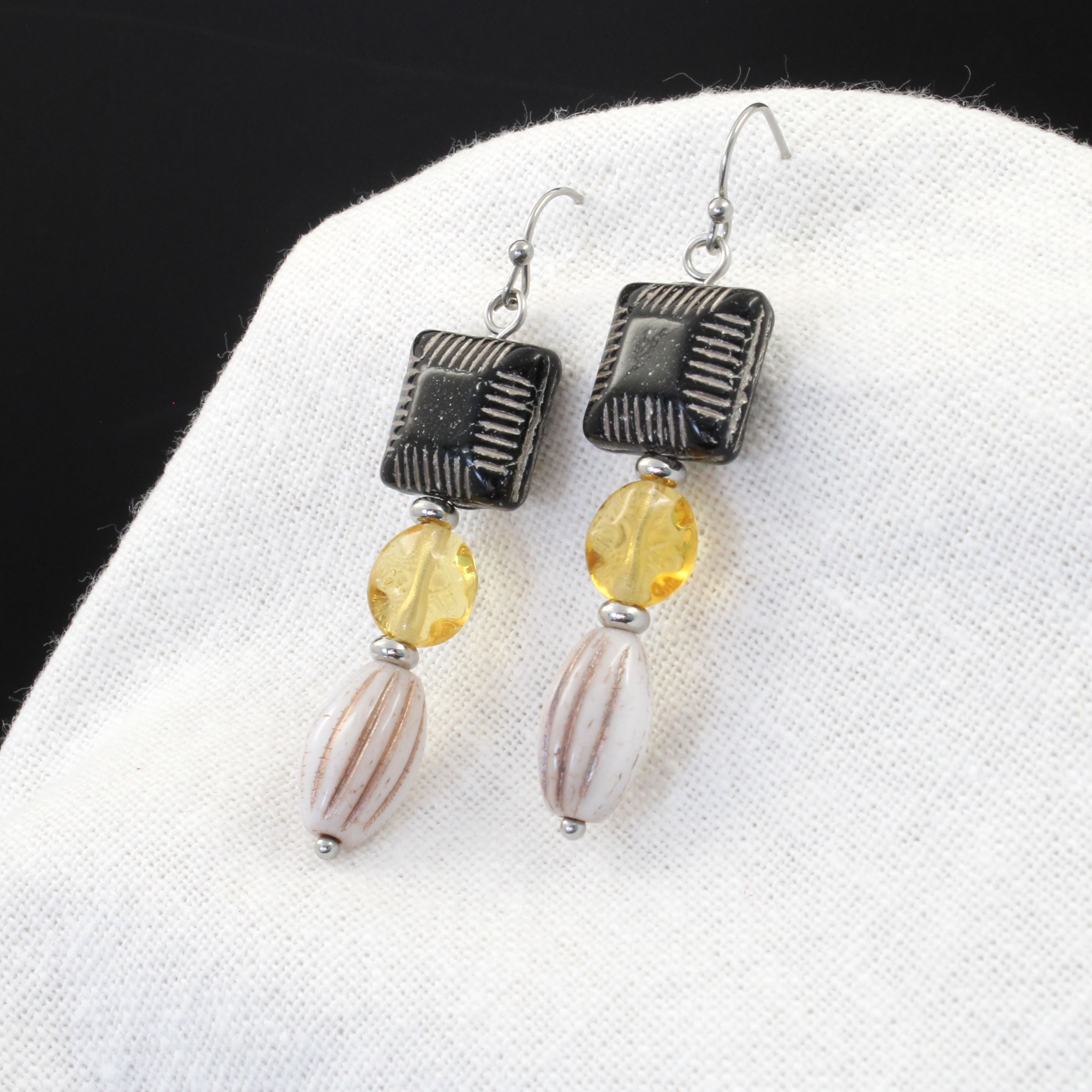 Lucrèce | Boucles d'oreilles inspiration antique en verre coloré | Créatrice belge de bijoux - CS Atelier