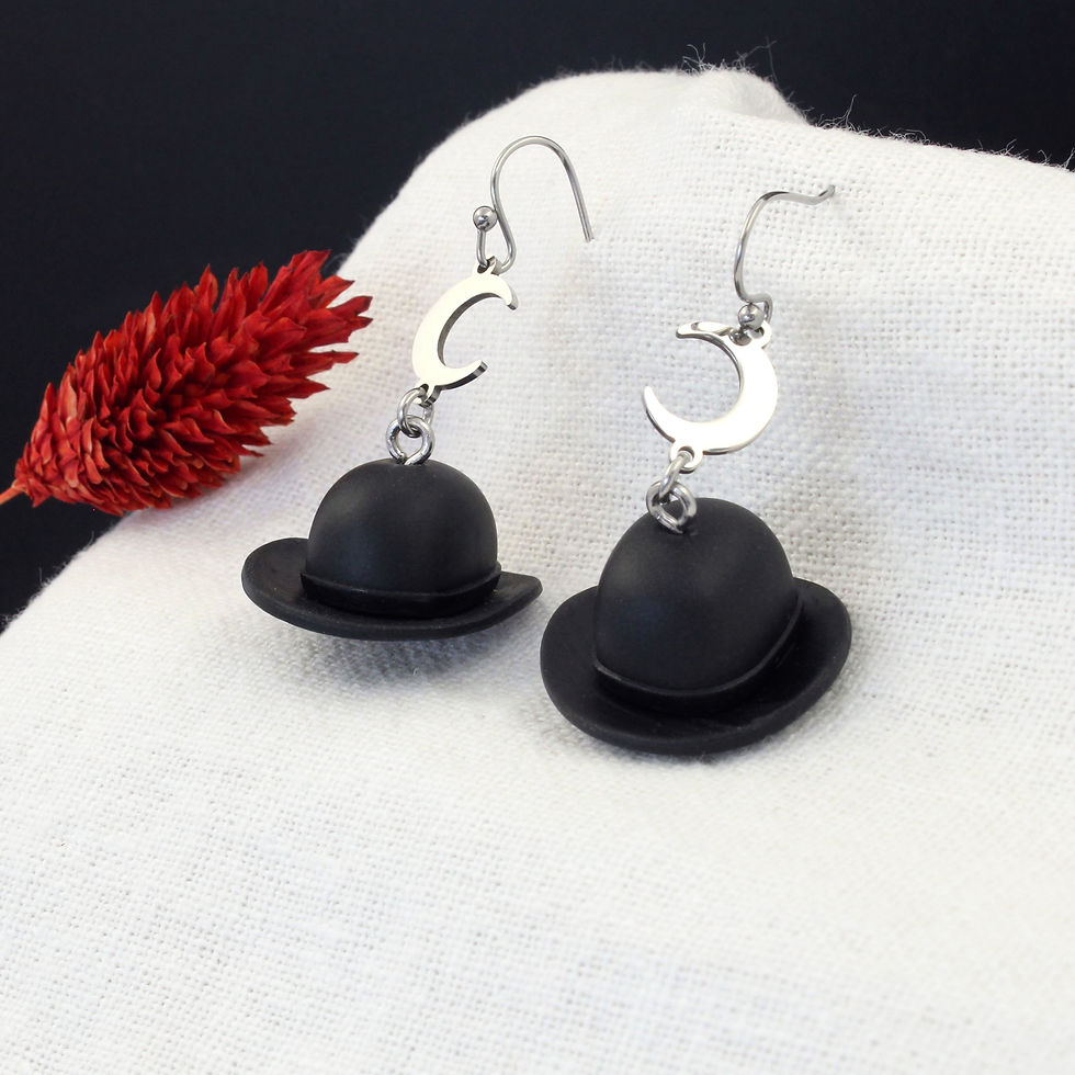 La Perspective | Boucles d'oreilles Chapeau melon surréaliste | Créatrice belge de bijoux - CS Atelier