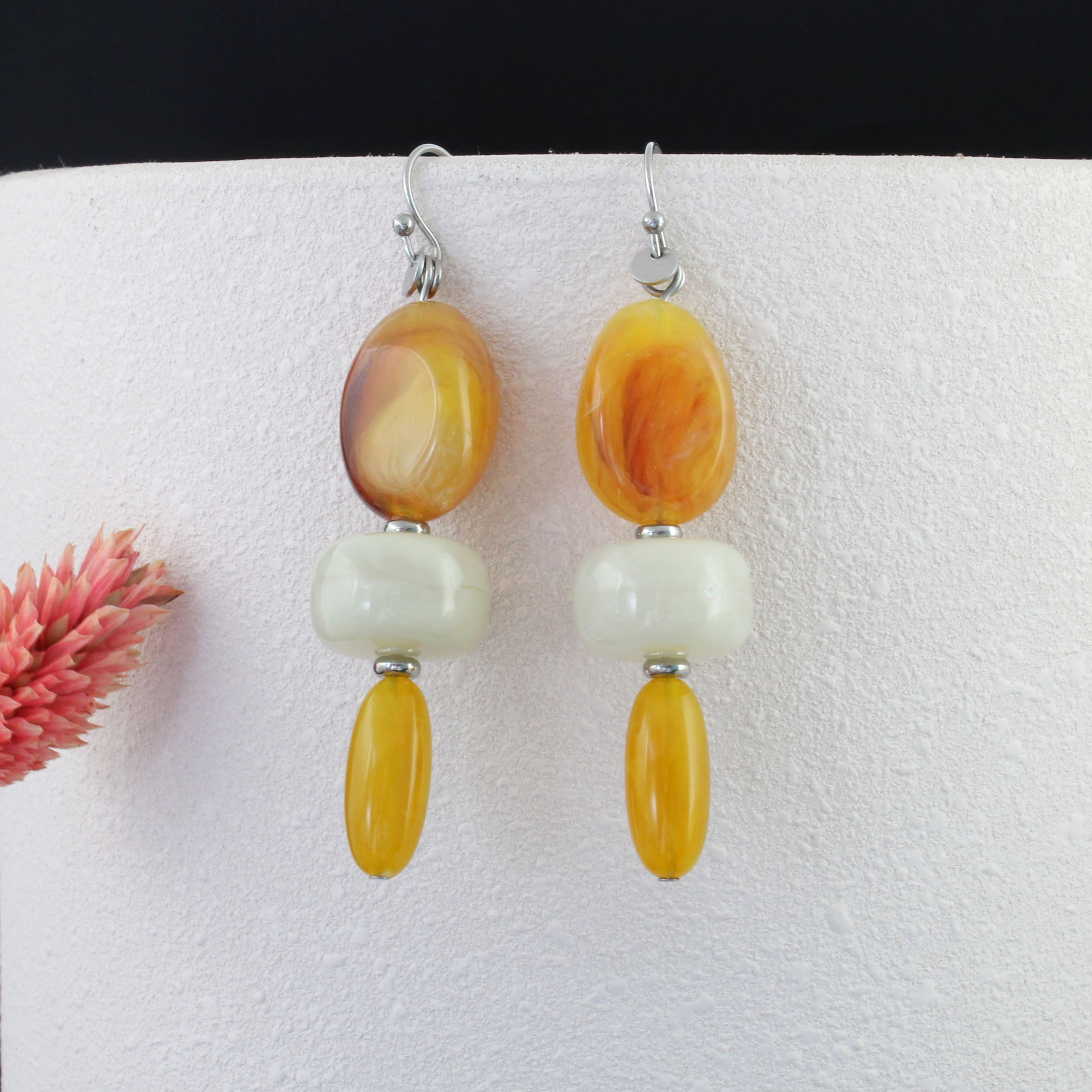 FANTINE | Boucles d'oreilles colorées en résine marbrée orange et crème | Créatrice belge de bijoux CS Atelier