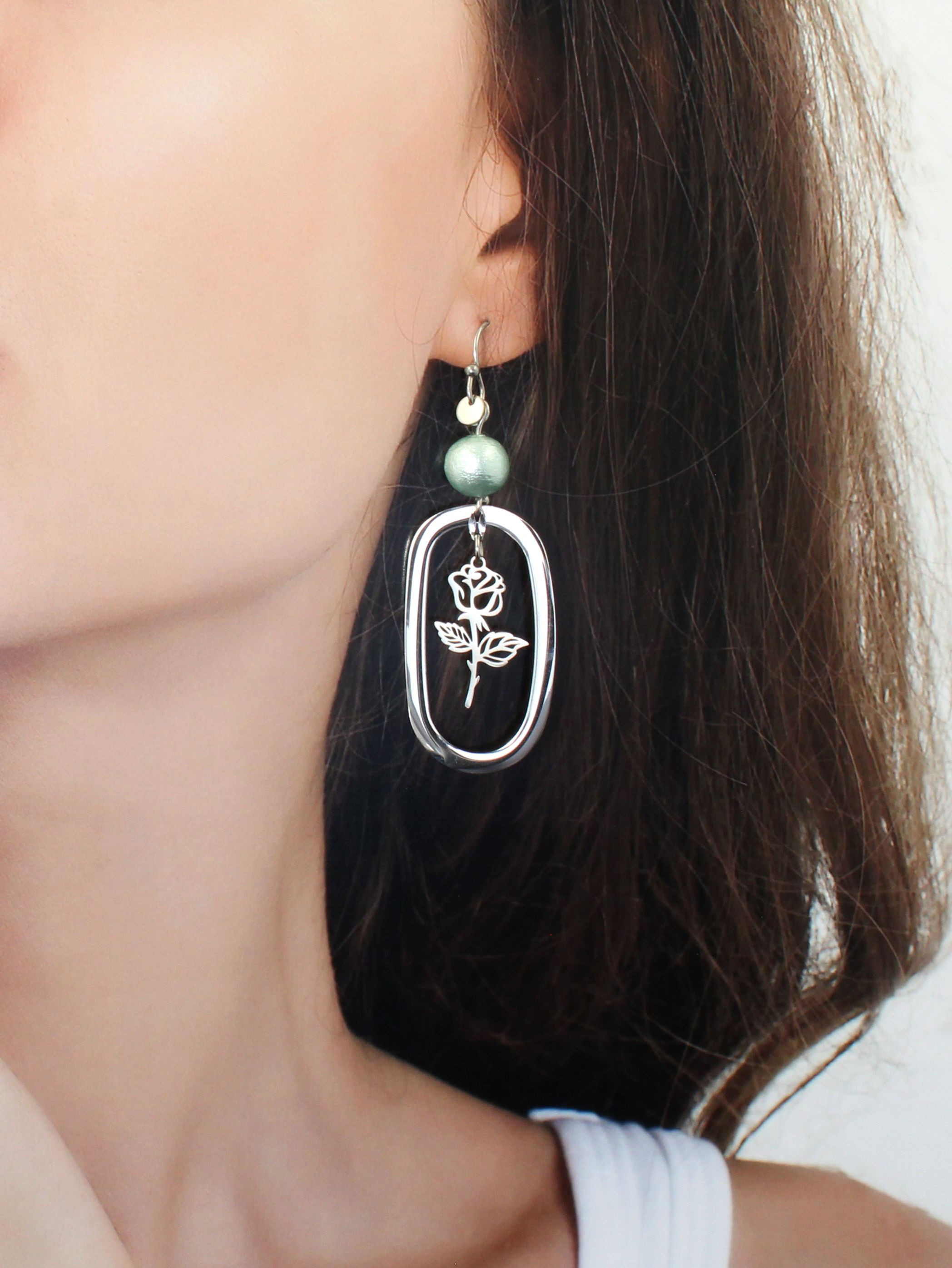 L'inaccessible | Boucles d'oreilles surréalistes asymétriques | Créatrice belge de bijoux | CS Atelier