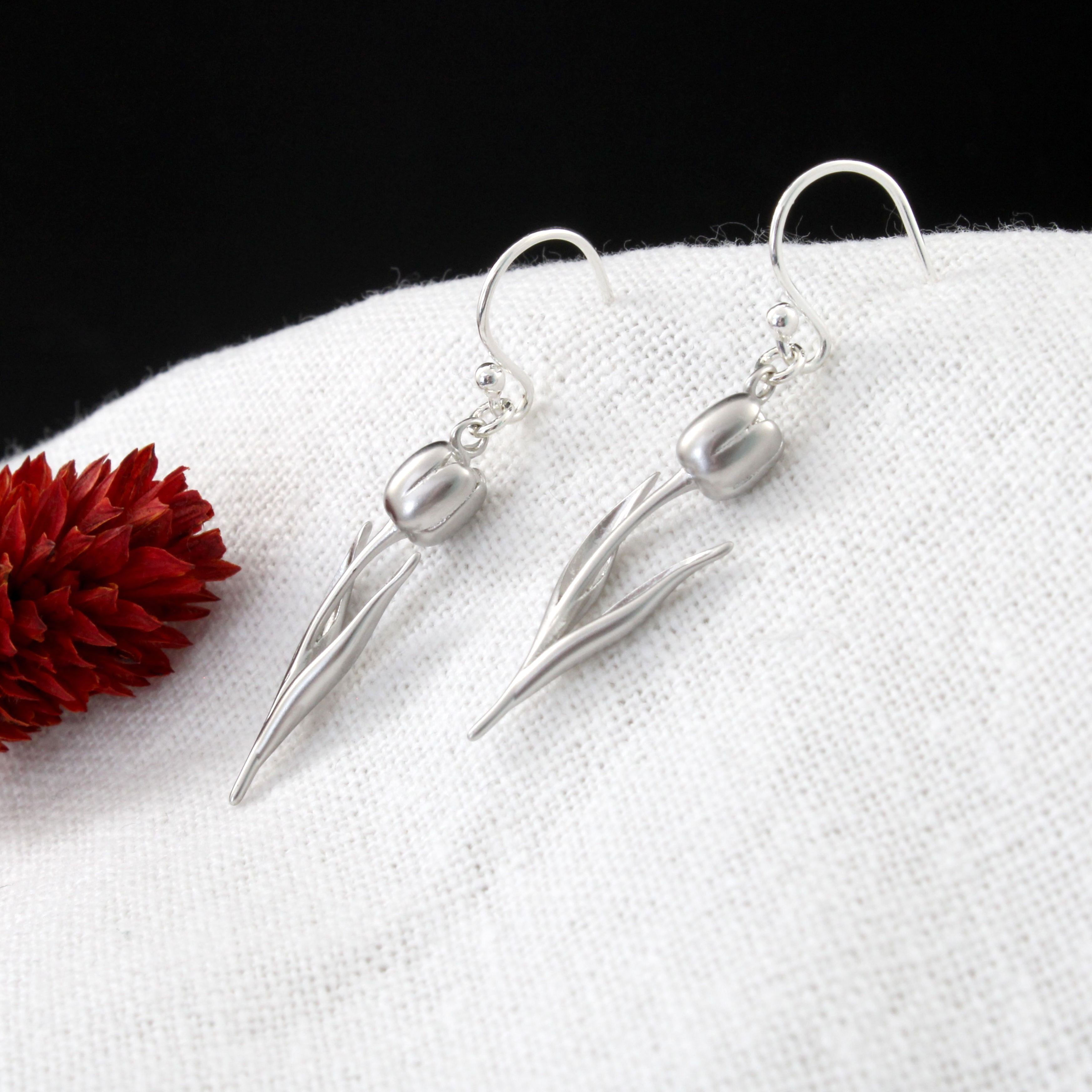 ANGÉLIQUE | Boucles d'oreilles Fleur de tulipe en argent 925 | Créatrice belge de bijoux CS Atelier