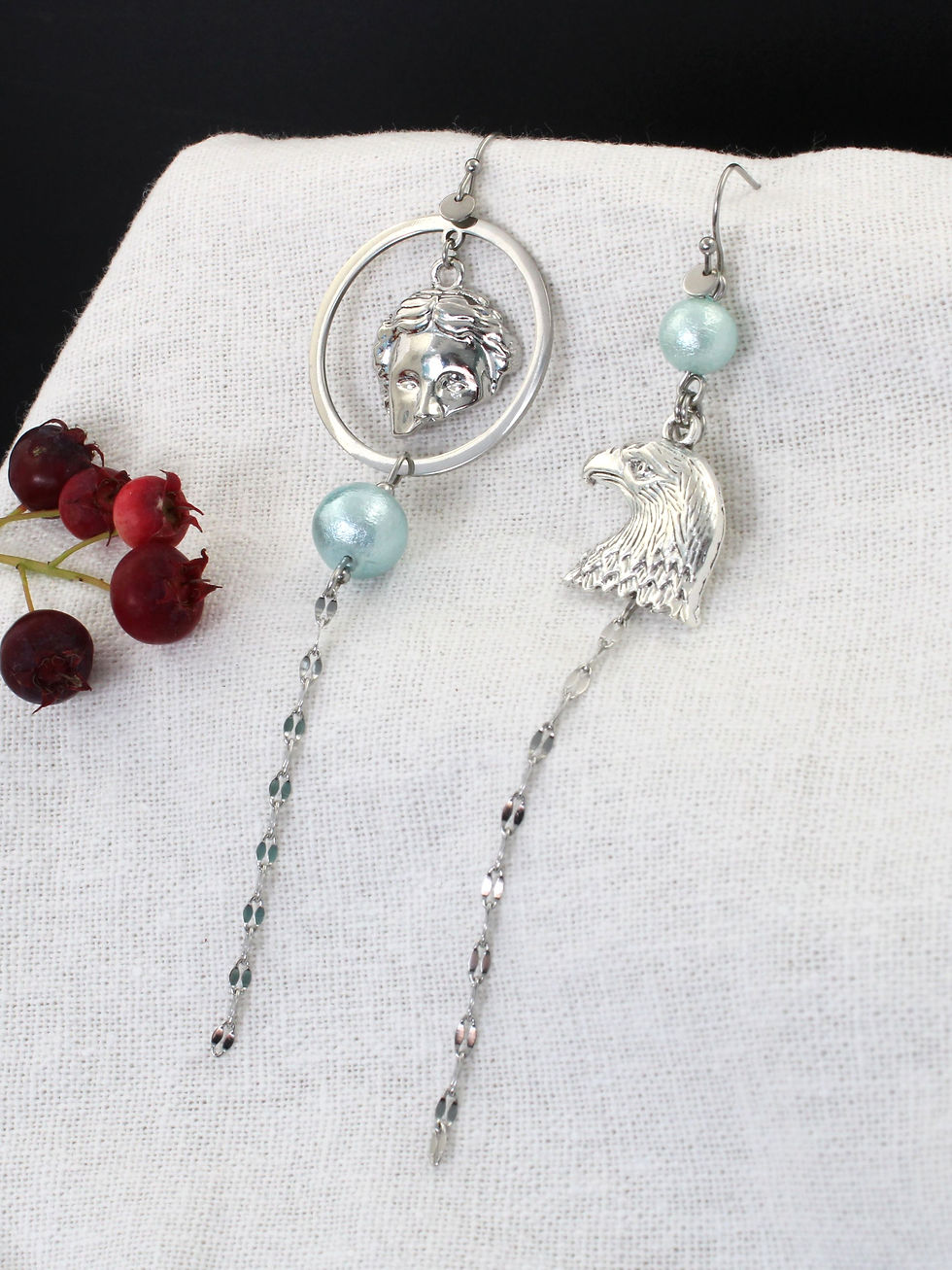 Le Faux-Semblant | Boucles d'oreilles surréalistes asymétriques | Créatrice belge de bijoux - CS Atelier