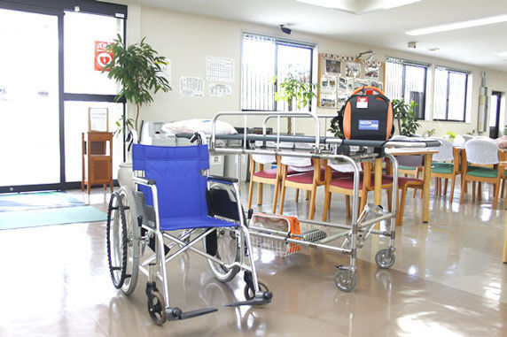 延暦寺大霊園事務所車いす