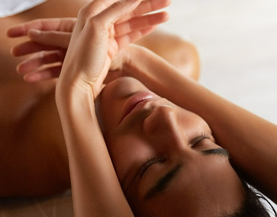 Mukhabhyanga Gesichtsmassage