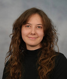 Sydney headshot.jpg