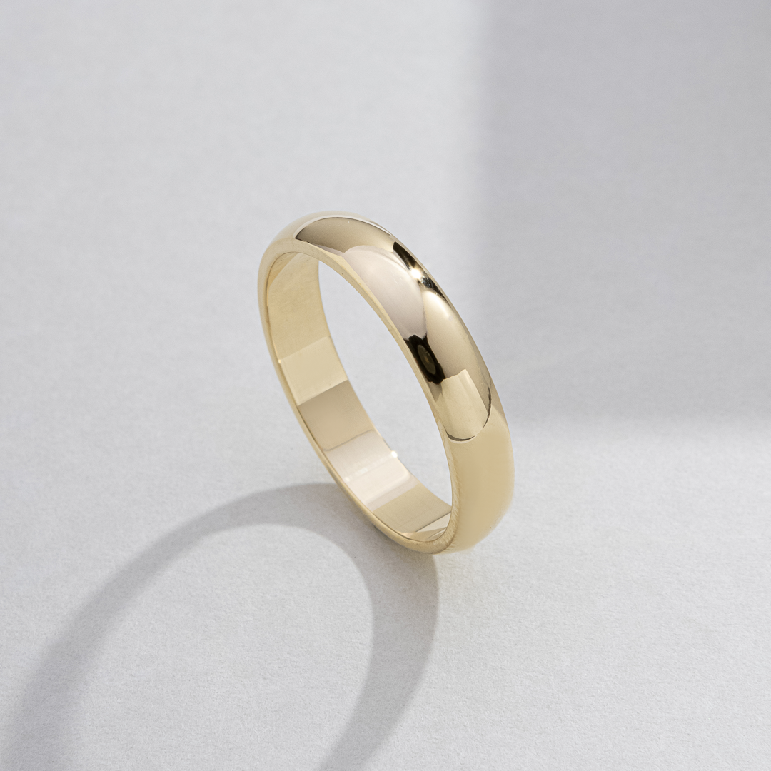 aliança de casamento super tradicional abaulada e reta por dentro