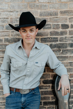 Zach_Headshots_2021-77.jpg