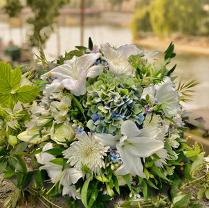 Enlight277.jpeglivraison fleurs et gerbes obseques
haritza fleuriste bordeaux
o by haritza
ceremonie enterrement