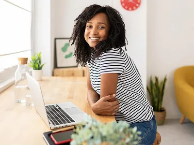 A happy woman smiling and accomplishing her goals. Marble Wellness can help you to reach your goals. Marble Wellness specializes in anxiety, depression, grief, chronic pain and more.